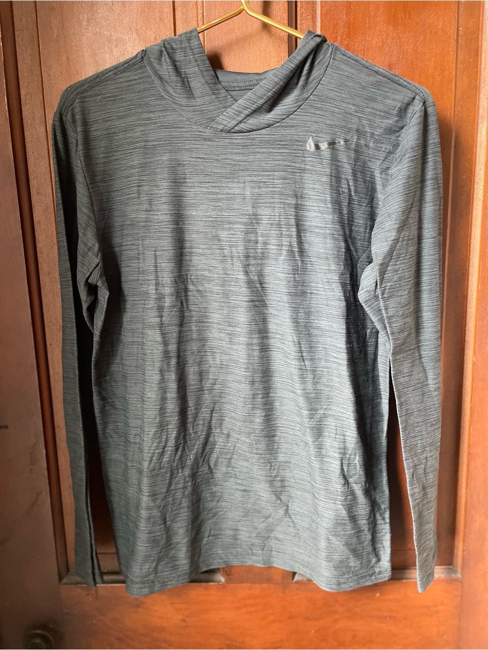 Nike dri fit men’s small long sleeve hooded athletic shirt
